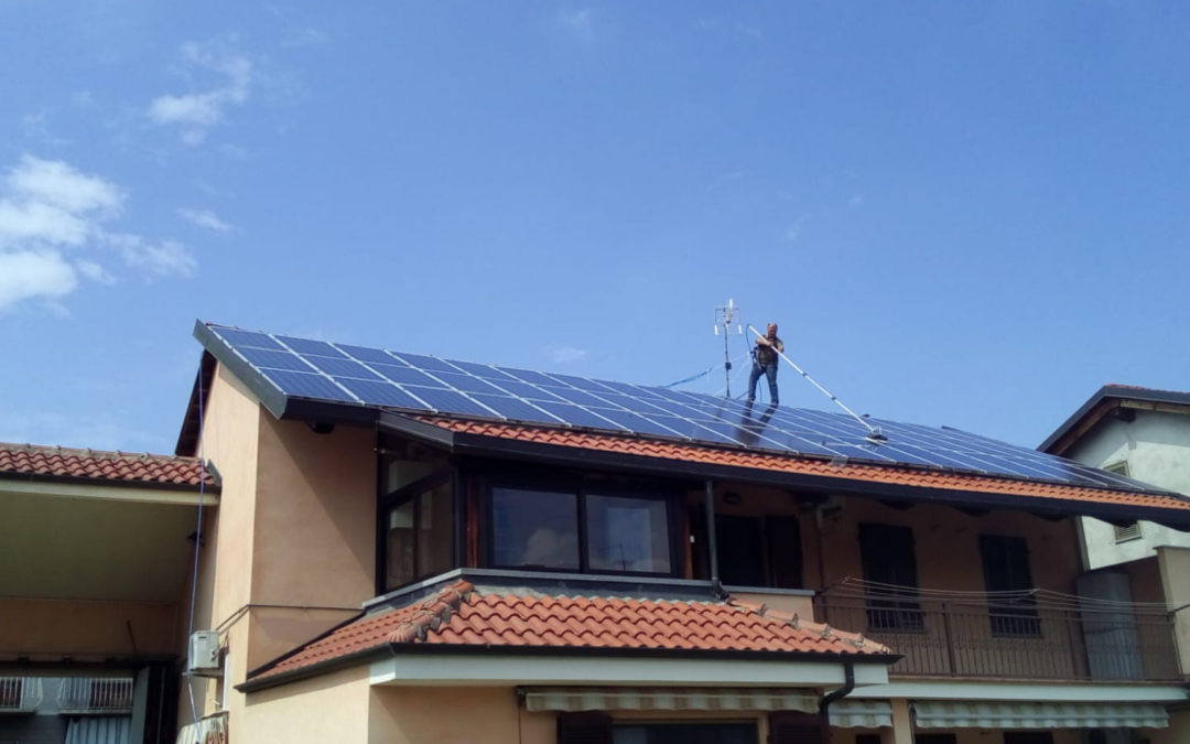 Pulizia dei pannelli fotovoltaici: perché utilizzare il sistema a resine per acqua demineralizzata