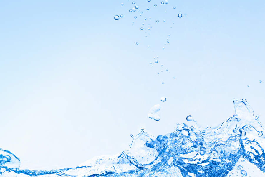 Acqua demineralizzata: il segreto per lavare i pannelli fotovoltaici senza lasciare aloni o graffi